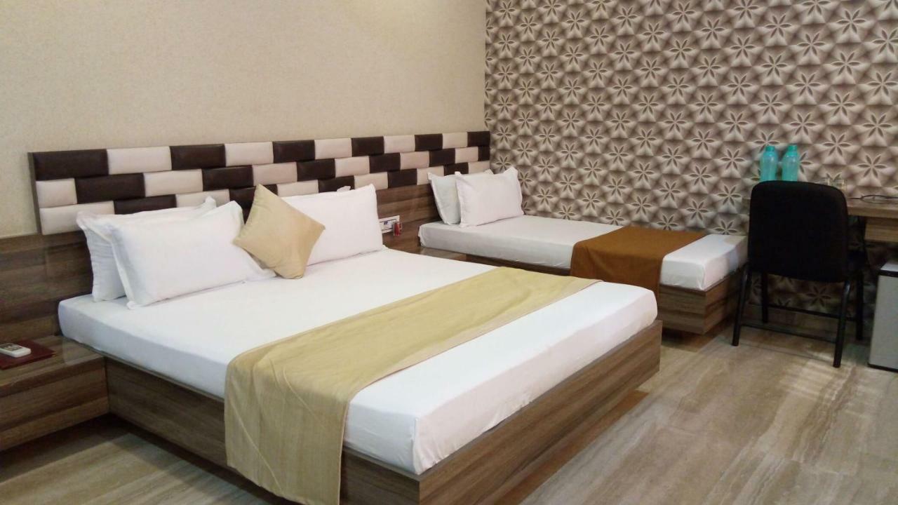 Hotel Shahi Darbar Navsari Exterior foto